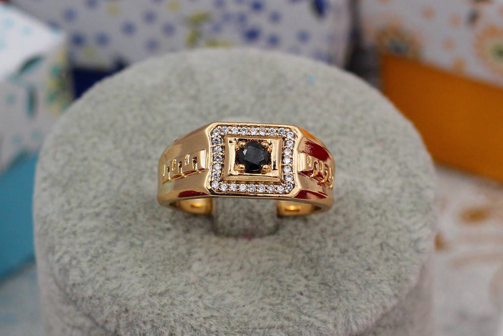 Печатка Xuping Jewelry черный фианит в квадрате по бокам тесненная змейка 18,19,20,21,22,23,24 р золотиста 21
Печатка Xuping Jewelry черный фианит в квадрате по бокам тесненная змейка 18,19,20,21,22,23,24 р золотиста 21