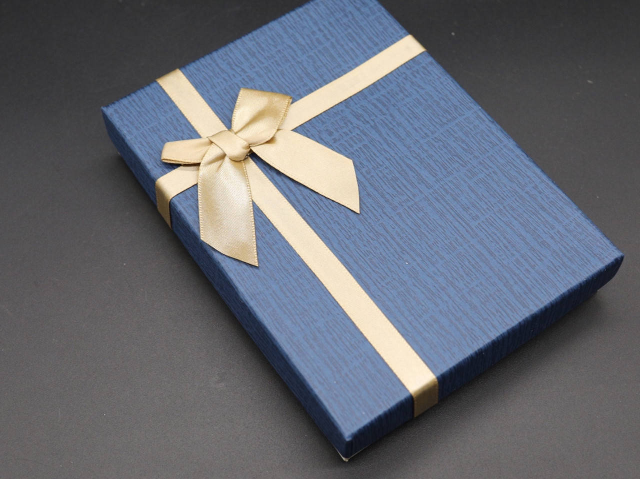 Коробки подарочные с бантиком. Цвет синий. 12х16х3см
Коробки подарочные с бантиком. Цвет синий. 12х16х3см