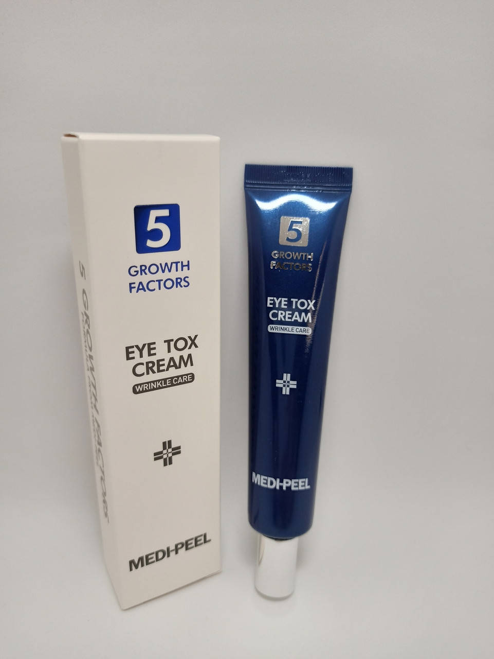 Омолаживающий лифтинг-крем для век с пептидным комплексом MEDI-PEEL 5 Growth Factors Eye Tox Cream
Омолаживающий лифтинг-крем для век с пептидным комплексом MEDI-PEEL 5 Growth Factors Eye Tox Cream