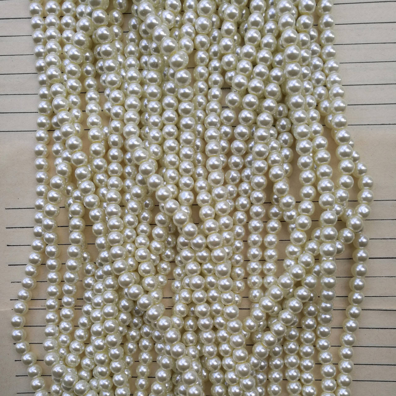 Керамічні намистини, молочні 6 мм
Керамічні намистини, молочні 6 мм