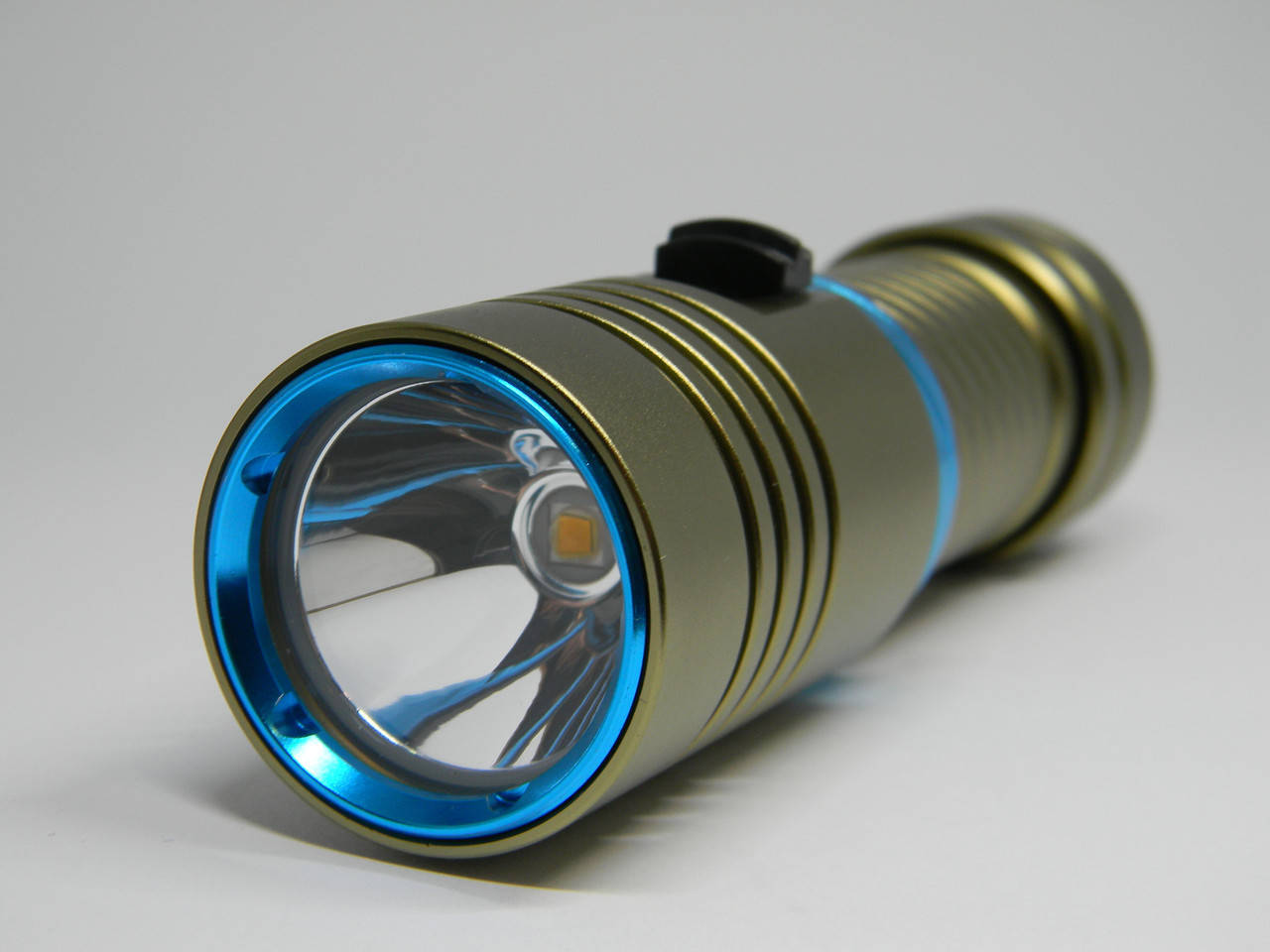 Подводный фонарь с белым светом серия Compact на Cree XM-L2 10W под 26650/18650, Зелёный
Подводный фонарь с белым светом серия Compact на Cree XM-L2 10W под 26650/18650, Зелёный