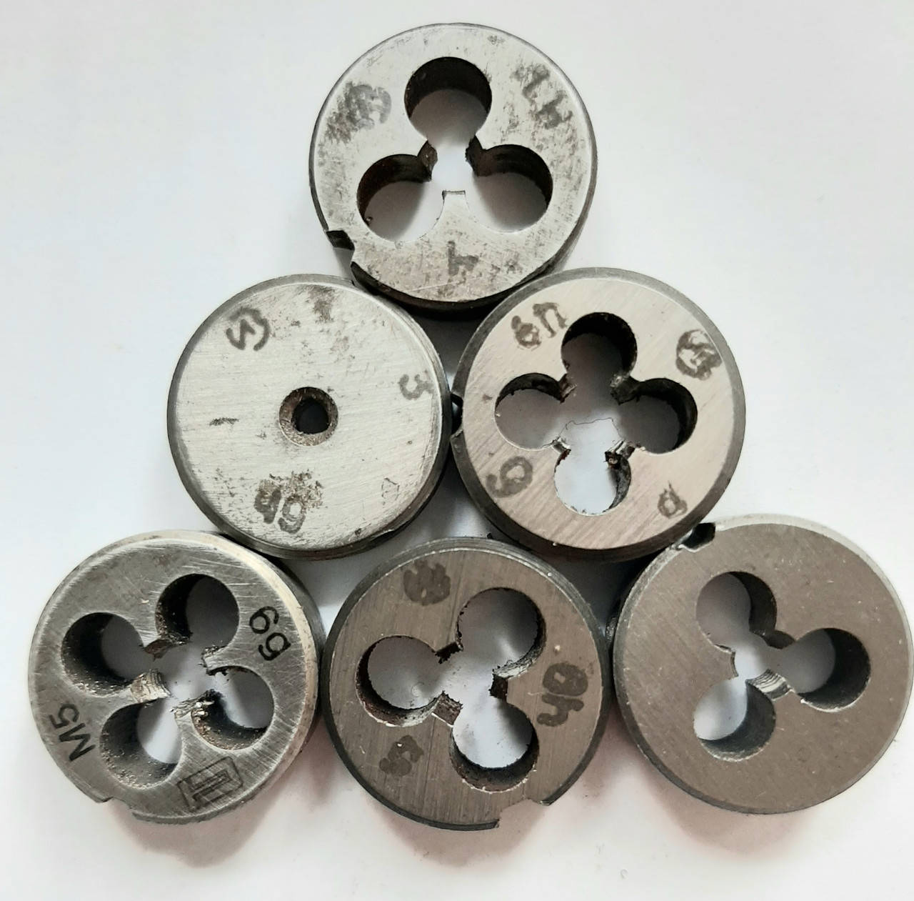 Плашка М 4.5х0.5мм
Плашка М 4.5х0.5мм