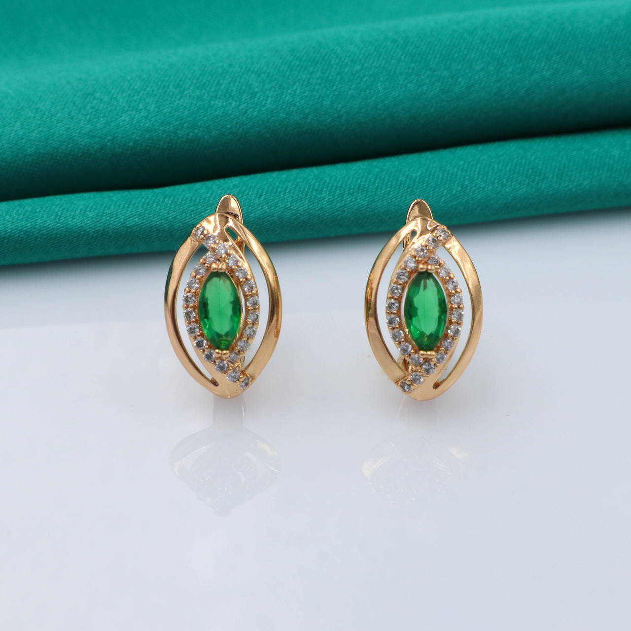 Серьги "Овал" с зеленым цирконием, англ.замок, медзолото Xuping, 18К
Серьги "Овал" с зеленым цирконием, англ.замок, медзолото Xuping, 18К