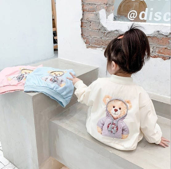 Детская ветровка для мальчика и девочки с мишкой, цвет молочный
Детская ветровка для мальчика и девочки с мишкой, цвет молочный