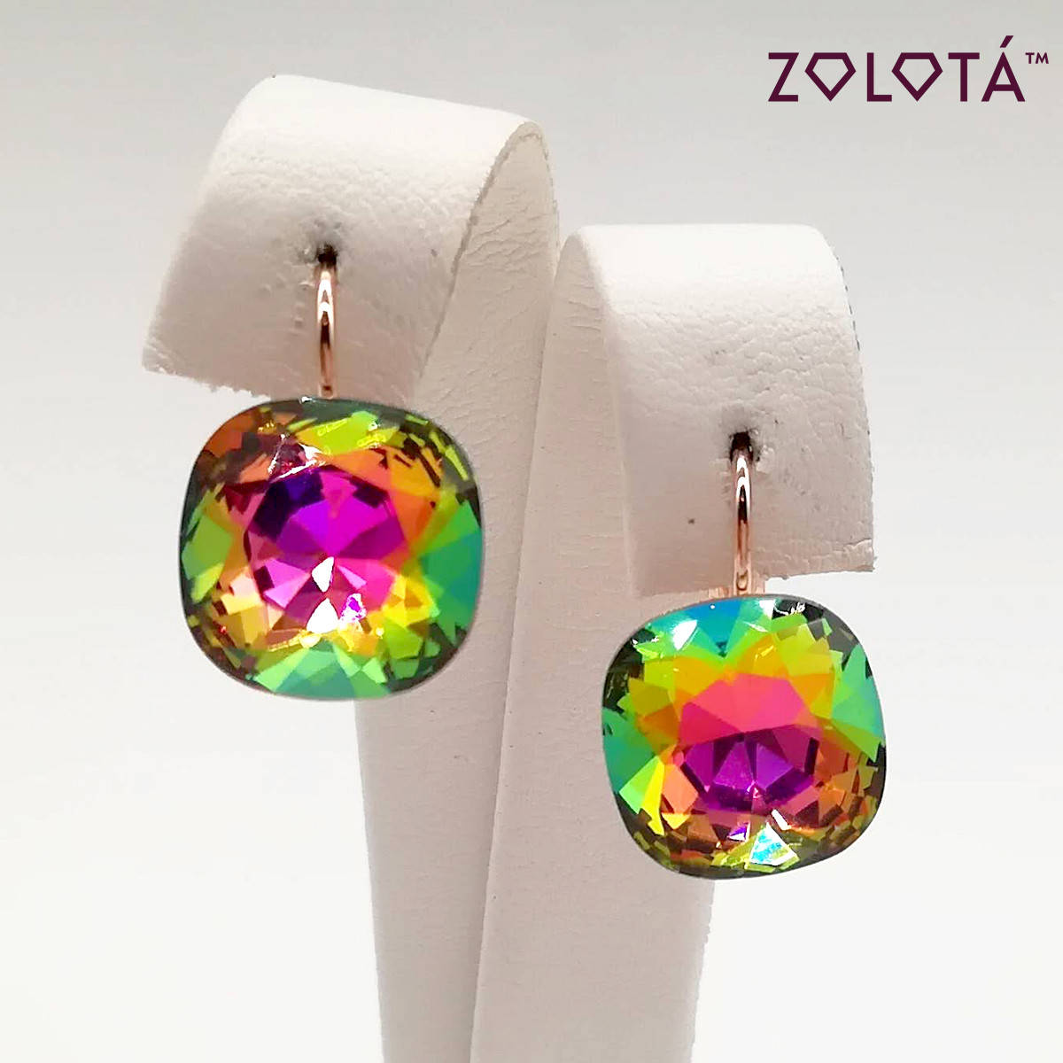 Серьги Zolota, размер 20х12 мм, разноцветные кристаллы Swarovski, вес 4 г, позолота PO, ЗЛ01082 (1)
Серьги Zolota, размер 20х12 мм, разноцветные кристаллы Swarovski, вес 4 г, позолота PO, ЗЛ01082 (1)