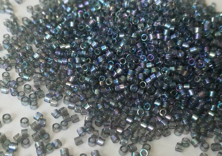 Японський бісер Miyuki Delica 11/0 DB0179 - Transparent Gray AB 
Японський бісер Miyuki Delica 11/0 DB0179 - Transparent Gray AB