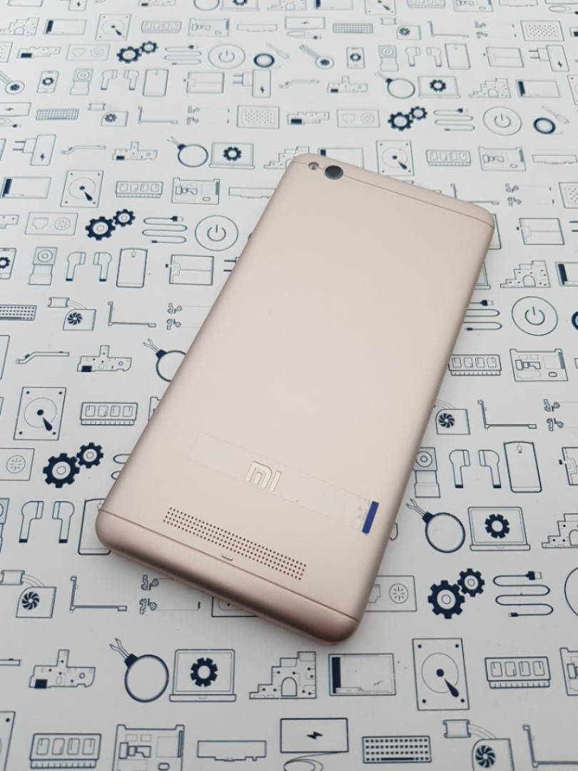 Крышка Xiaomi Redmi 4A золото с кнопками и стеклом камеры Сервисный оригинал новый, Золотистый
Крышка Xiaomi Redmi 4A золото с кнопками и стеклом камеры Сервисный оригинал новый, Золотистый