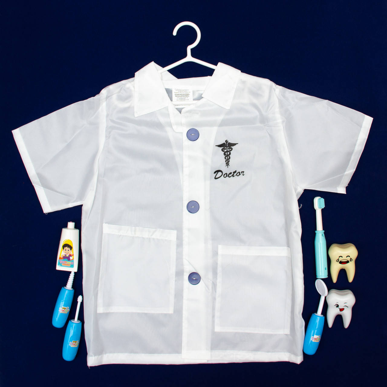 Карнавальный игровой набор доктора, 38,5x57 см, с аксессуарами (513085)
Карнавальный игровой набор доктора, 38,5x57 см, с аксессуарами (513085)