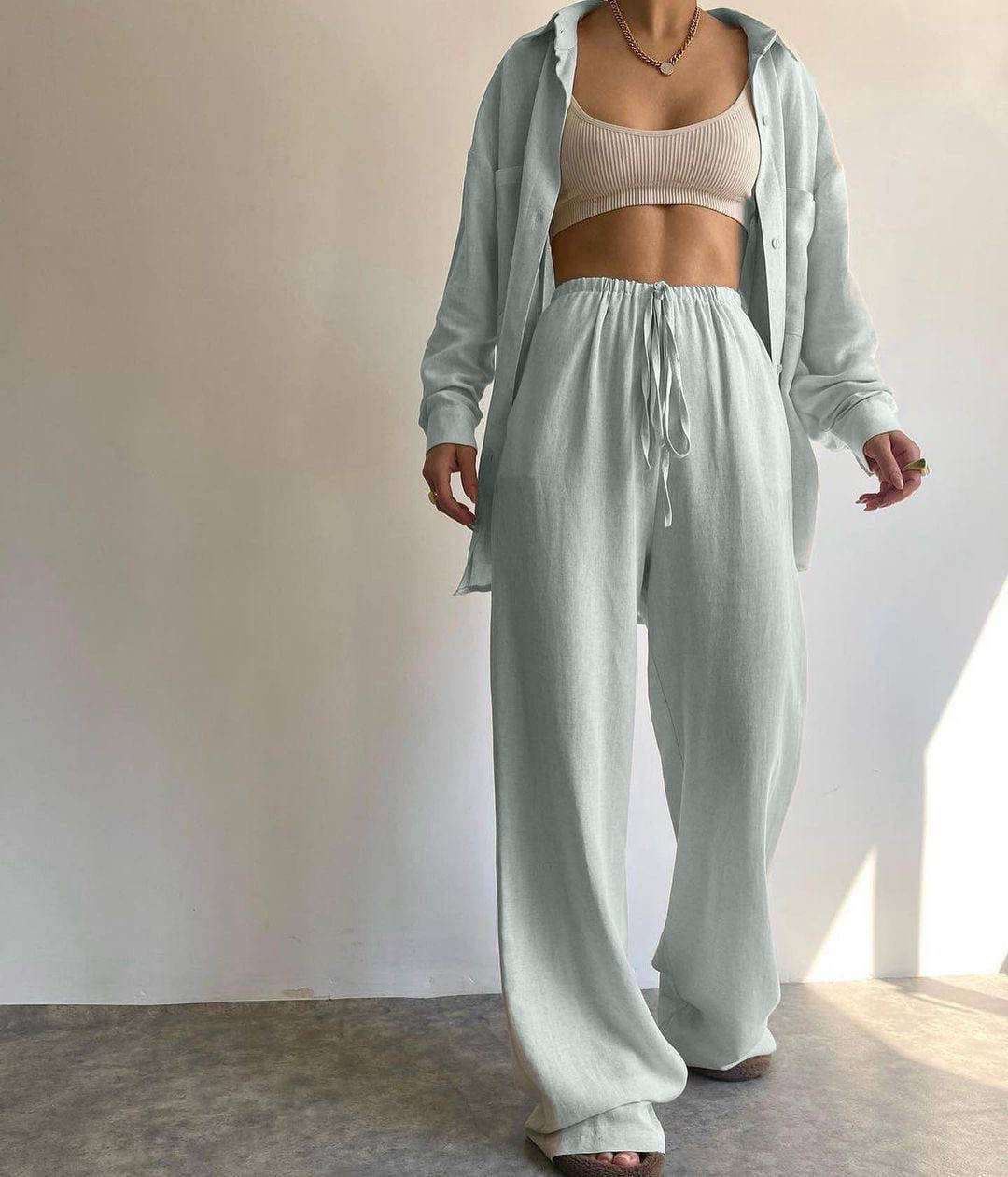 Костюм брючный свободный с рубашкой женский штапель лен молоко 
Костюм брючный свободный с рубашкой женский штапель лен молоко