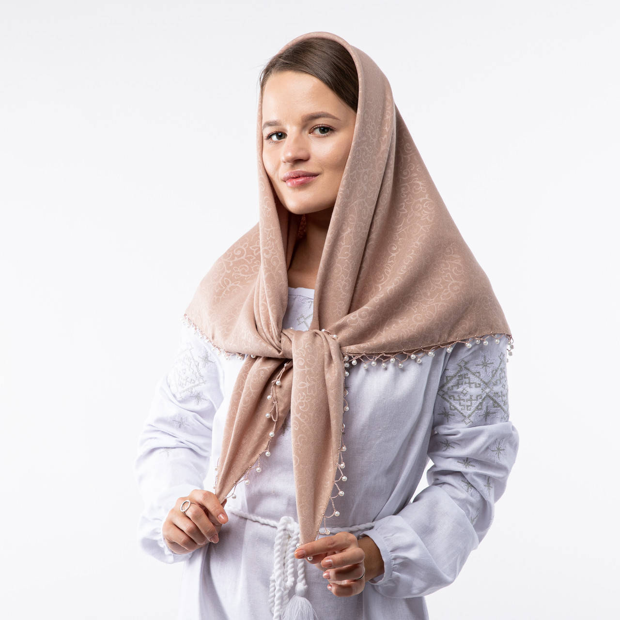 Кашемірова хустка з принтом і перлинами 90х90см Кава з молоком
Кашемірова хустка з принтом і перлинами 90х90см Кава з молоком