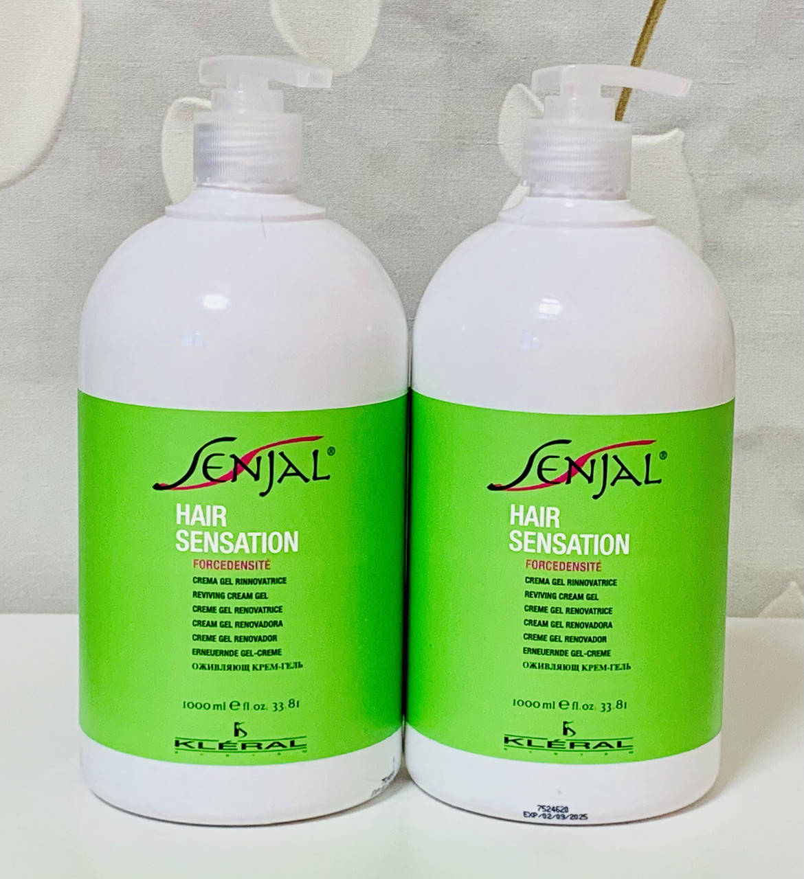 Восстанавливающая маска для волос Kleral System Senjal Reviving Cream Gel (Италия)1000ml.
Восстанавливающая маска для волос Kleral System Senjal Reviving Cream Gel (Италия)1000ml.
