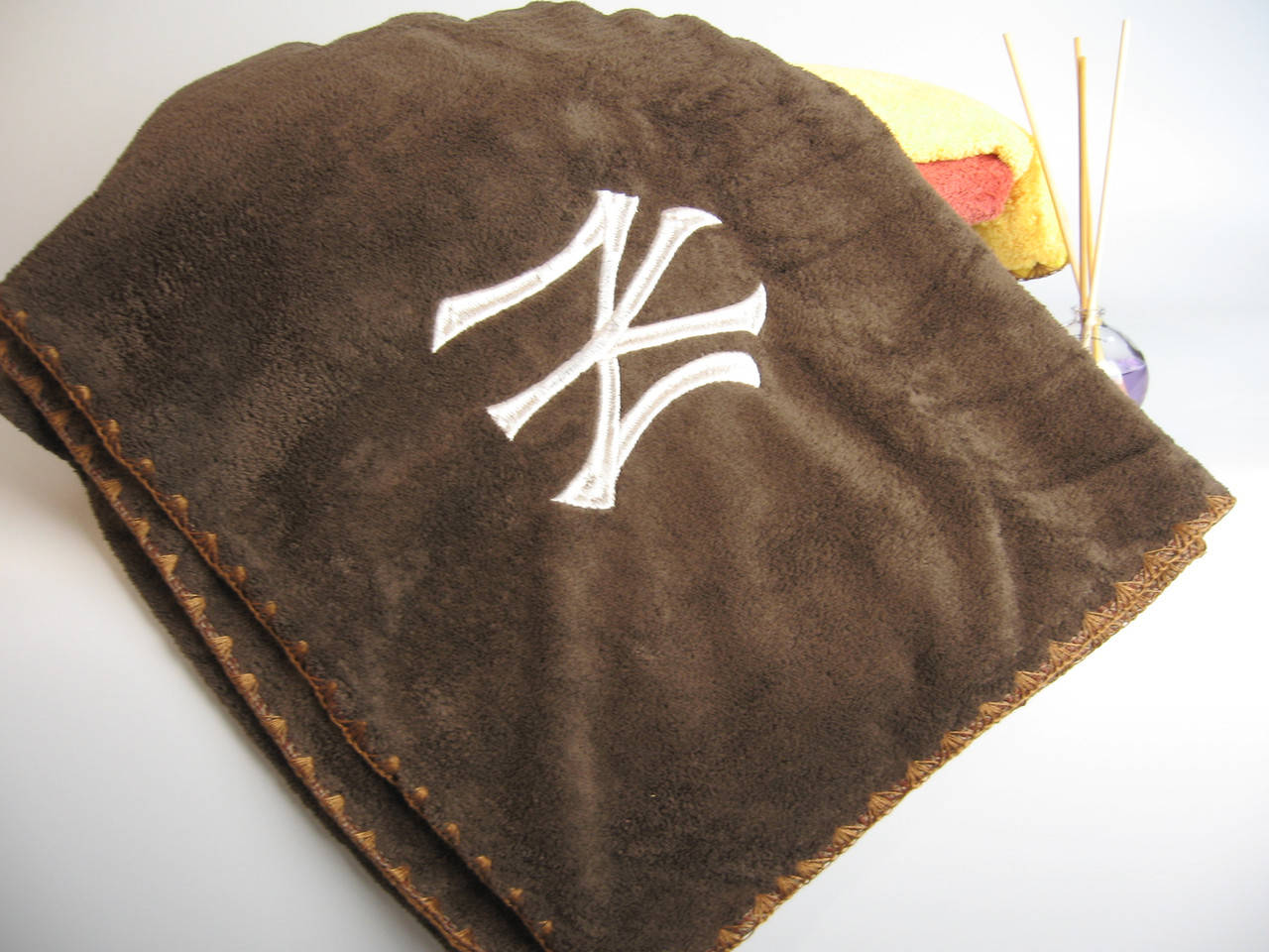 Коричневое полотенце банное с микрофибры "Нью-Йорк" размером 140*70 см Полотенце Solafa, Коричневый
Коричневое полотенце банное с микрофибры "Нью-Йорк" размером 140*70 см Полотенце Solafa, Коричневый