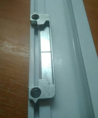 Ответная часть защелки для балконной двери фурнитура Maco Multi Trend артикул 95141 
Ответная часть защелки для балконной двери фурнитура Maco Multi Trend артикул 95141