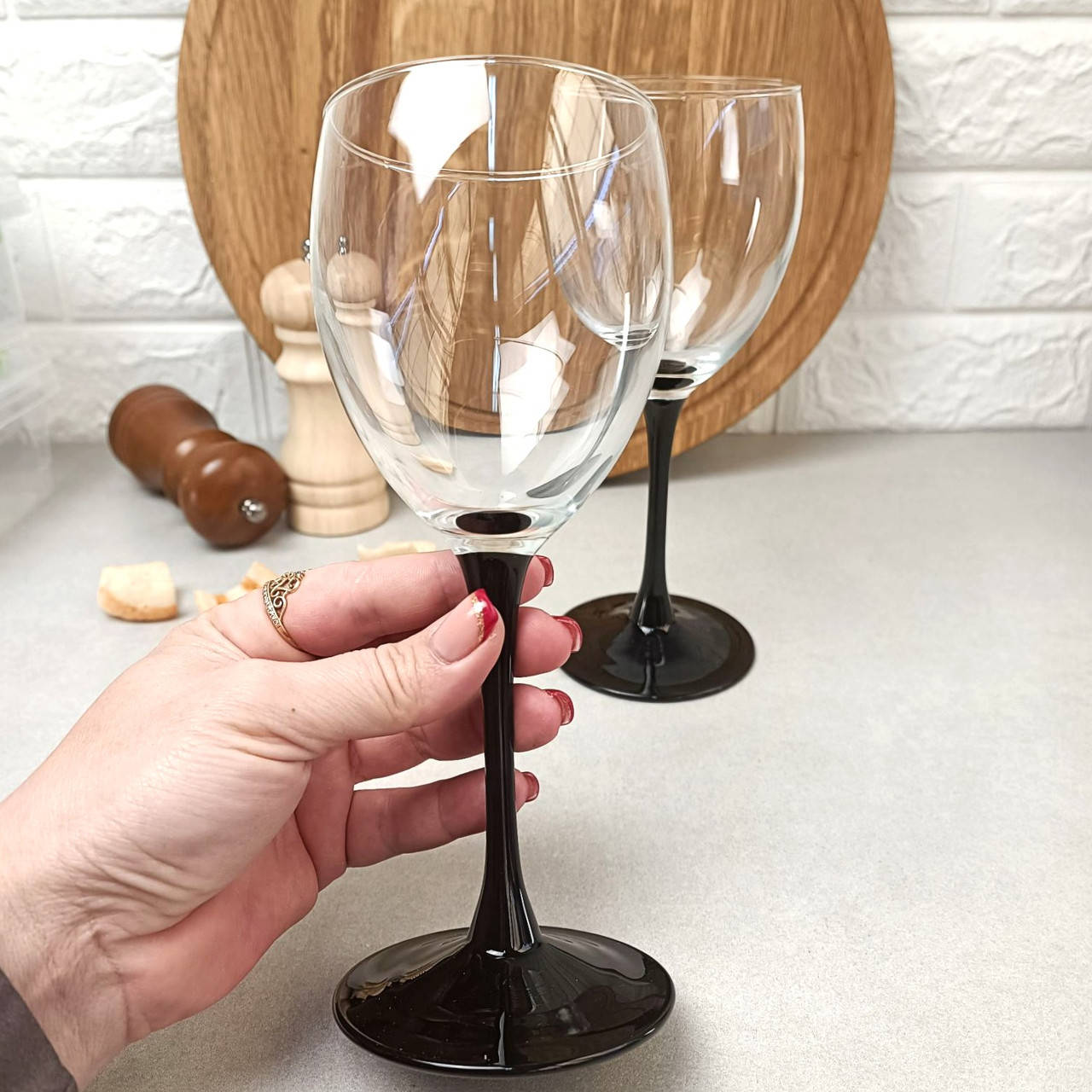 Набор бокалов для вина на черной ножке Luminarc "Домино" 350 мл (J0015), Черный
Набор бокалов для вина на черной ножке Luminarc "Домино" 350 мл (J0015), Черный