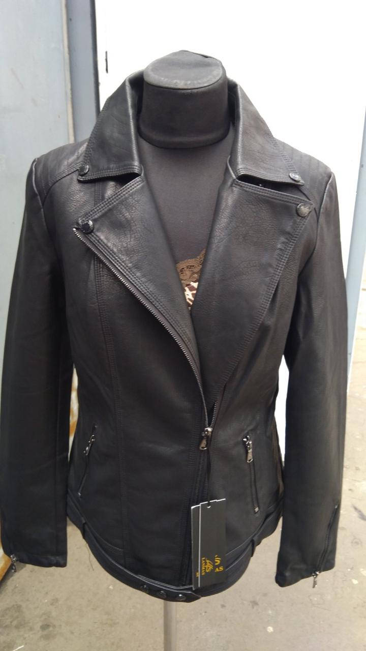 Весенняя большая женская куртка кожанка размер 50-60, Черный 
Весенняя большая женская куртка кожанка размер 50-60, Черный