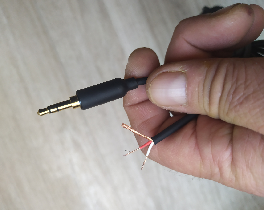 Кабель аудио стерео с разъемом штекером mini jack 3.5 мм. для ремонта наушников 3 метра качество, Черный
Кабель аудио стерео с разъемом штекером mini jack 3.5 мм. для ремонта наушников 3 метра качество, Черный