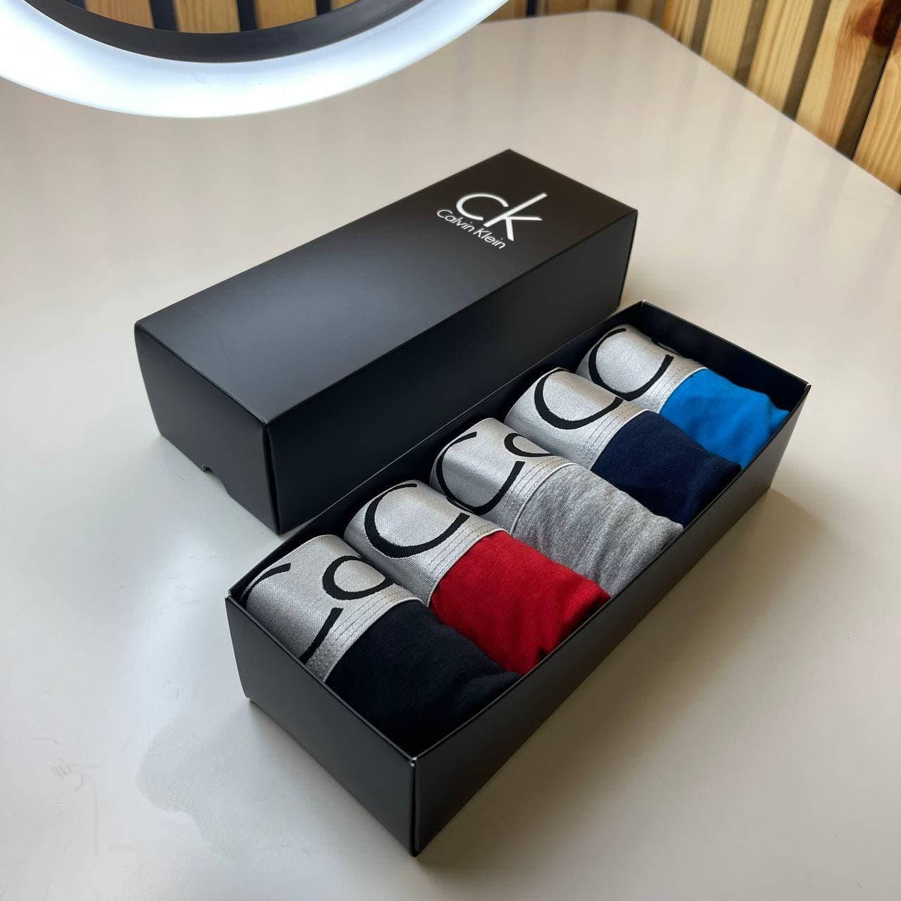 Классный набора нижнего белья Calvin Klein, трусы мужские Кельвин Кляйн, отличные боксеры 5 шт в наборе!
Классный набора нижнего белья Calvin Klein, трусы мужские Кельвин Кляйн, отличные боксеры 5 шт в наборе!