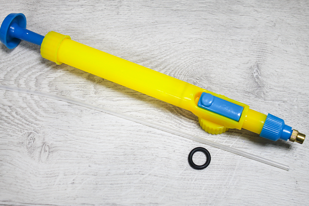 Опрыскиватель садовый на бутылку с металлическим стержнем насос 40см
Опрыскиватель садовый на бутылку с металлическим стержнем насос 40см