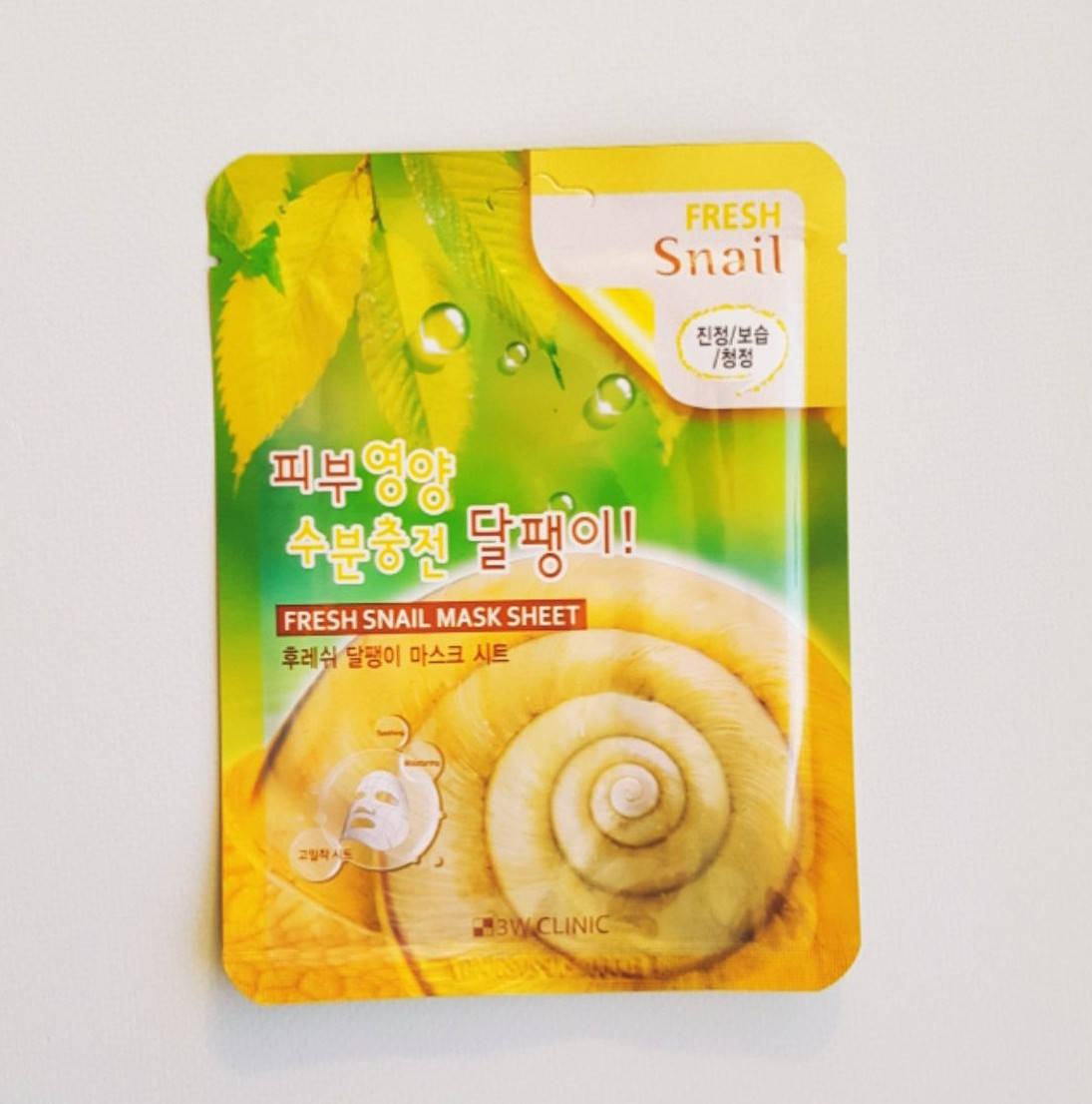 Тканевая маска для лица с экстрактом улиточного муцина 3W Clinic Fresh Snail Mucus Mask Sheet
Тканевая маска для лица с экстрактом улиточного муцина 3W Clinic Fresh Snail Mucus Mask Sheet