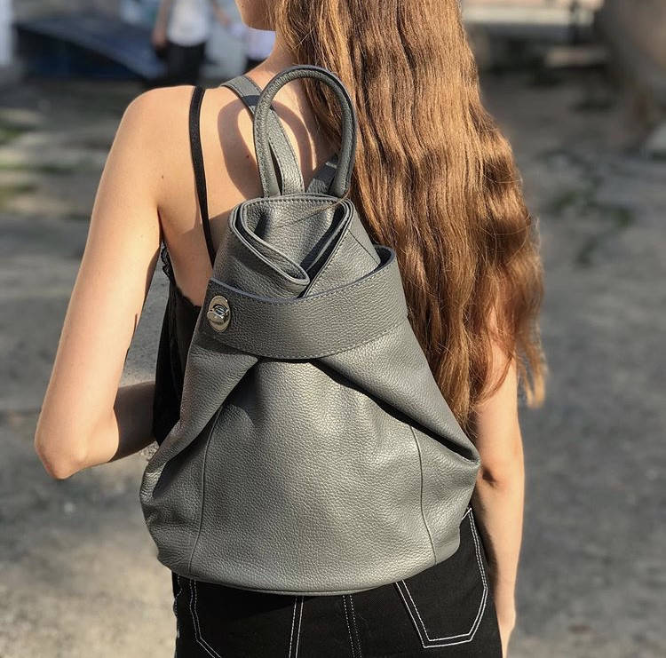 Кожаный серый рюкзак Stella, Италия, цвета в ассортименте
Кожаный серый рюкзак Stella, Италия, цвета в ассортименте