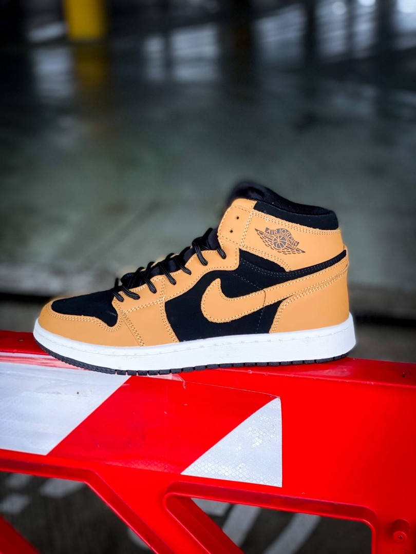 Кроссовки мужские Nike Air Jordan 1 High OG (PS) "Pollen бежевые с черным натуральная кожа. Код KS-3910 42, Оранжевый
Кроссовки мужские Nike Air Jordan 1 High OG (PS) "Pollen бежевые с черным натуральная кожа. Код KS-3910 42, Оранжевый