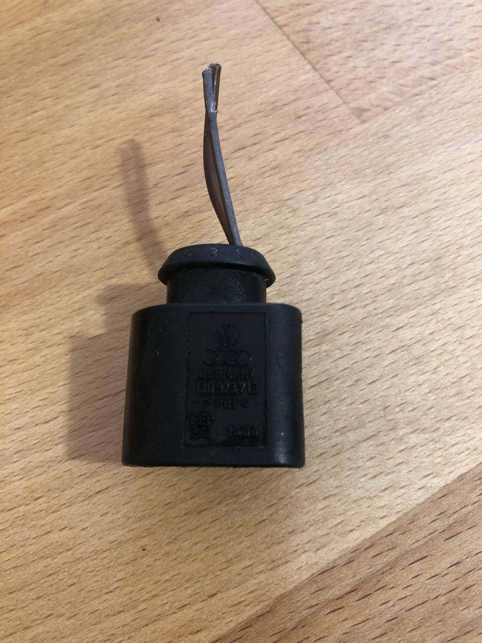 Корпус плоского разьема штекер включения вилки 1J0973713 VAG VW Passat B6 Audi Passat запчасти б\у шрот
Корпус плоского разьема штекер включения вилки 1J0973713 VAG VW Passat B6 Audi Passat запчасти б\у шрот