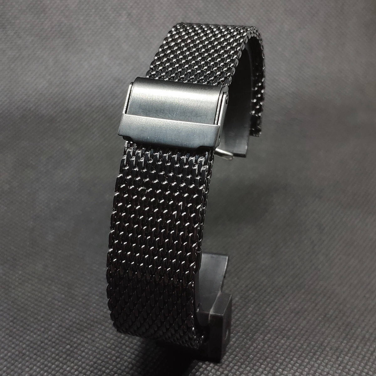 Milanese Loop Heavy duty (чёрный) для наручных часов (18, 20, 22, 24 мм) ремешок стальной, миланская петля
Milanese Loop Heavy duty (чёрный) для наручных часов (18, 20, 22, 24 мм) ремешок стальной, миланская петля