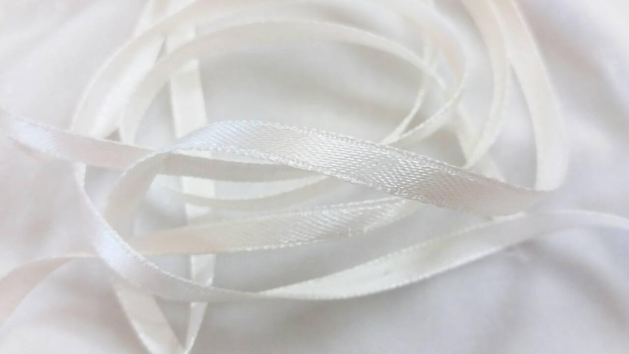 Лента атласная, ширина 5 мм. Молочная. №18, Белый 
Лента атласная, ширина 5 мм. Молочная. №18, Белый