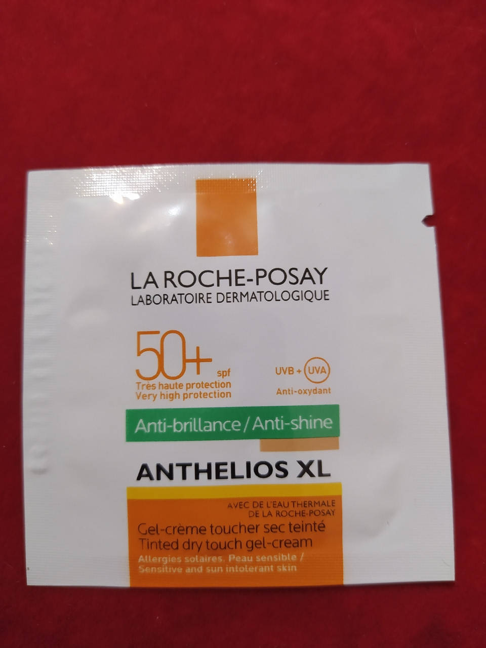 Гель-крем солнцезащитный Ля Рош-Позе Ангелиос La Roche-Posay Anthelios матирующий с тононом SPF 50+
Гель-крем солнцезащитный Ля Рош-Позе Ангелиос La Roche-Posay Anthelios матирующий с тононом SPF 50+