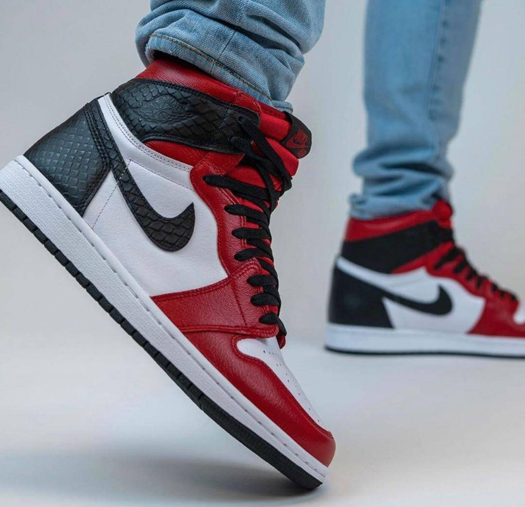 Мужские кроссовки в стиле Nike Air Jordan 1 Retro High, кожа, красный, белый, черный, Вьетнам 42, Разные цвета
Мужские кроссовки в стиле Nike Air Jordan 1 Retro High, кожа, красный, белый, черный, Вьетнам 42, Разные цвета