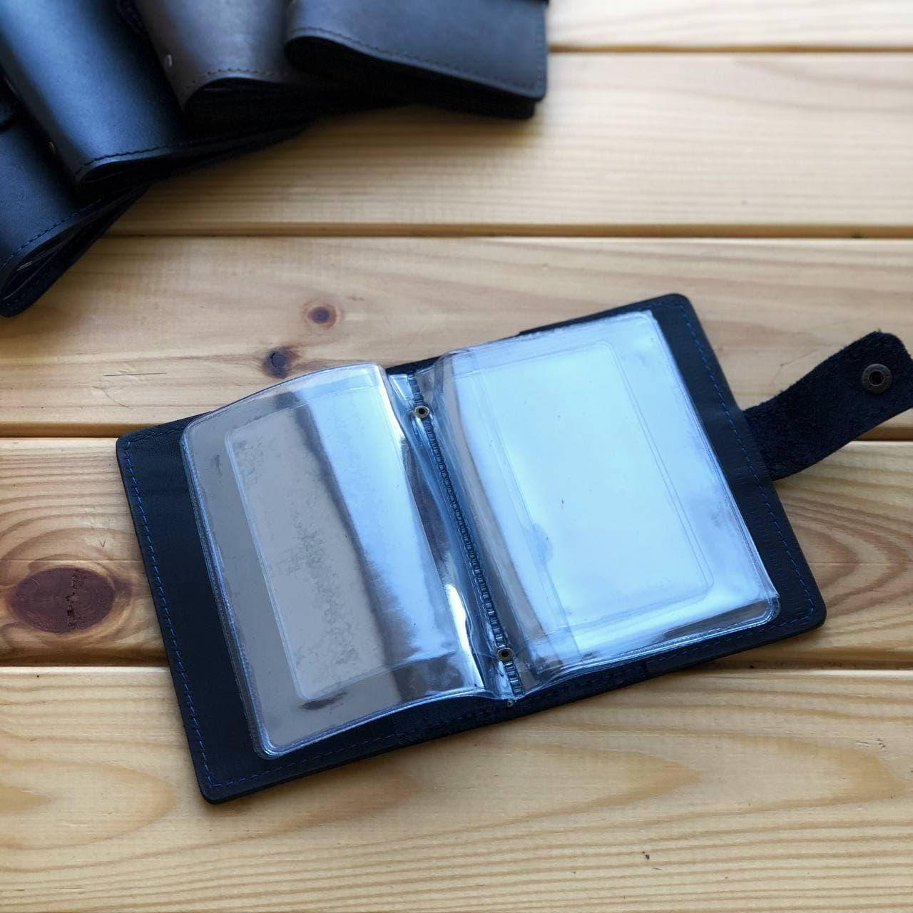 Кожаная обложка для автодокументов с файлами OLIVER синяя, Синий
Кожаная обложка для автодокументов с файлами OLIVER синяя, Синий