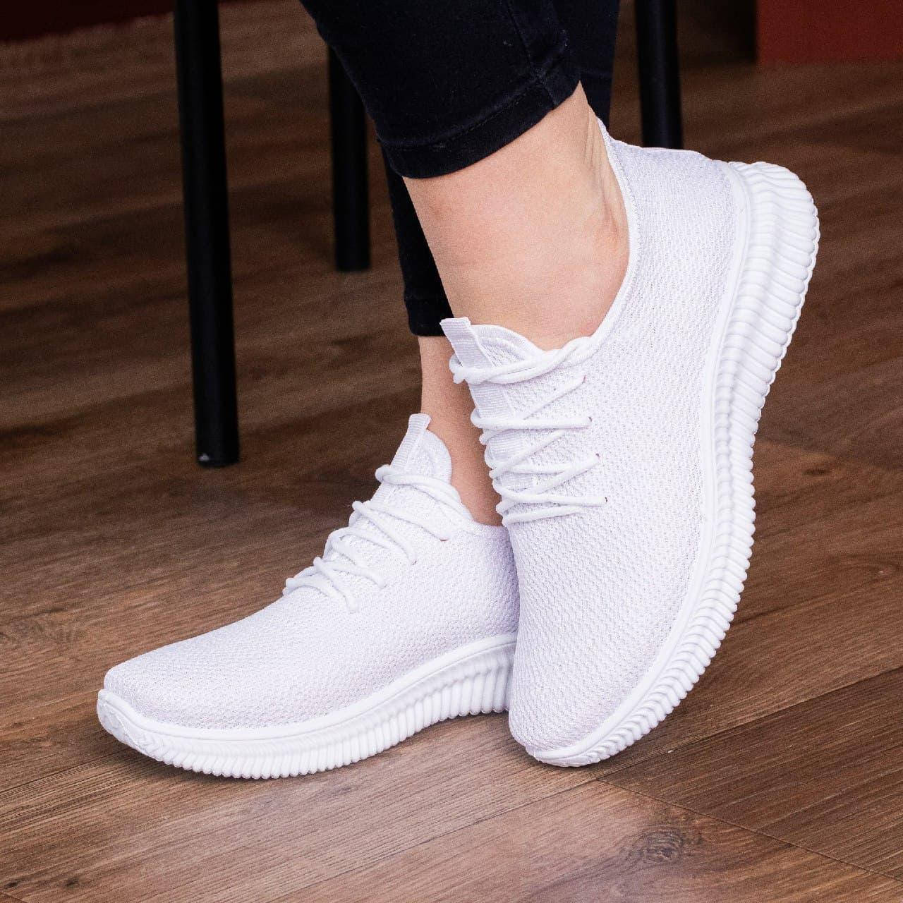 Кроссовки женские белые текстильные Toby 39, Белый 
Кроссовки женские белые текстильные Toby 39, Белый