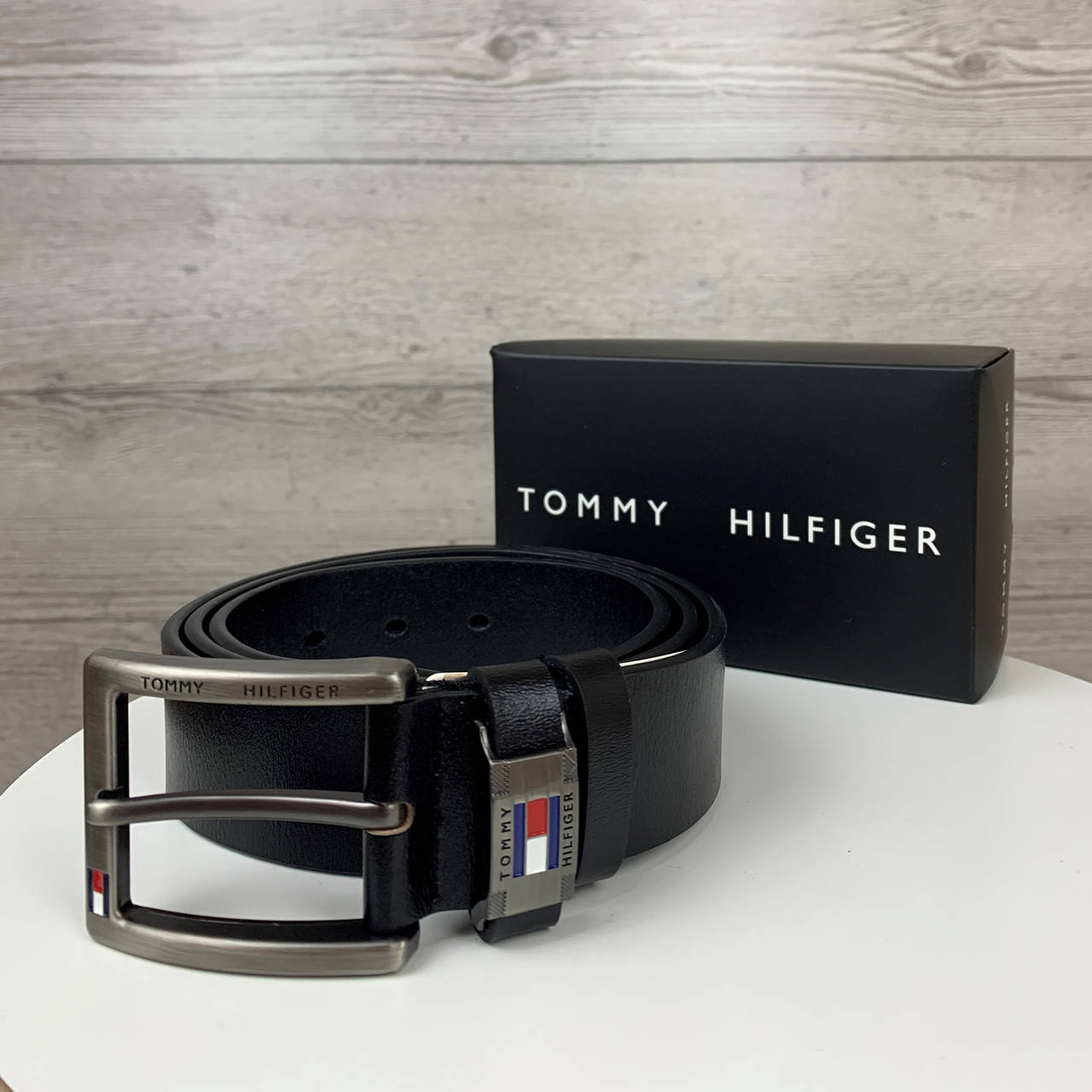 Мужской кожаный ремень Tommy Hilfiger Томми Хилфигер Черный Классический Стильный Солидный Качественный
Мужской кожаный ремень Tommy Hilfiger Томми Хилфигер Черный Классический Стильный Солидный Качественный