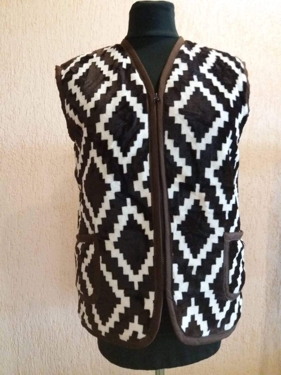 Жилетки женские 
Жилетки женские