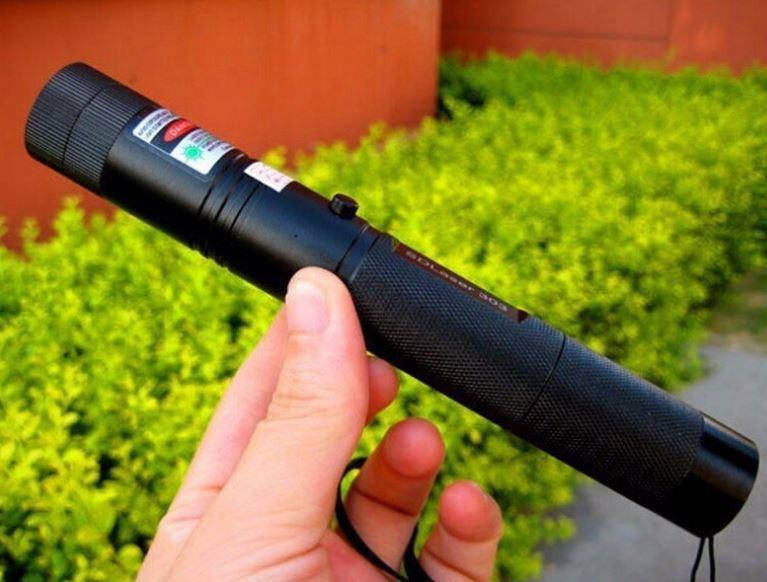 Лазерна указка Laser pointer YL - 303 світло зелений, 532нм, до 10000 метрів, лазер, зелений лазер, лазерна
Лазерна указка Laser pointer YL - 303 світло зелений, 532нм, до 10000 метрів, лазер, зелений лазер, лазерна