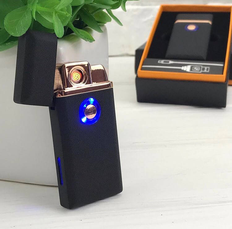Usb-зажигалка lighter в фирменной подарочной коробочке (2/1: газовая + електрическая (спираль накаливания), Черный
Usb-зажигалка lighter в фирменной подарочной коробочке (2/1: газовая + електрическая (спираль накаливания), Черный