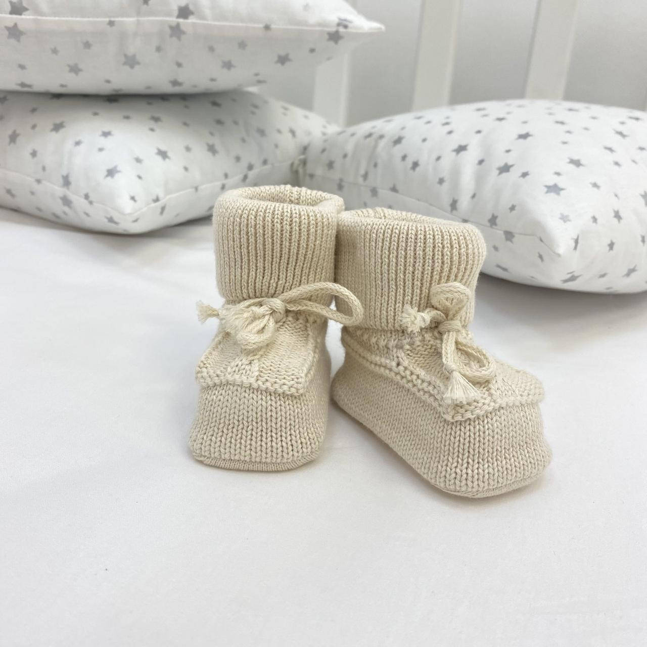 Носочки - пинетки вязаные бежевые 
Носочки - пинетки вязаные бежевые