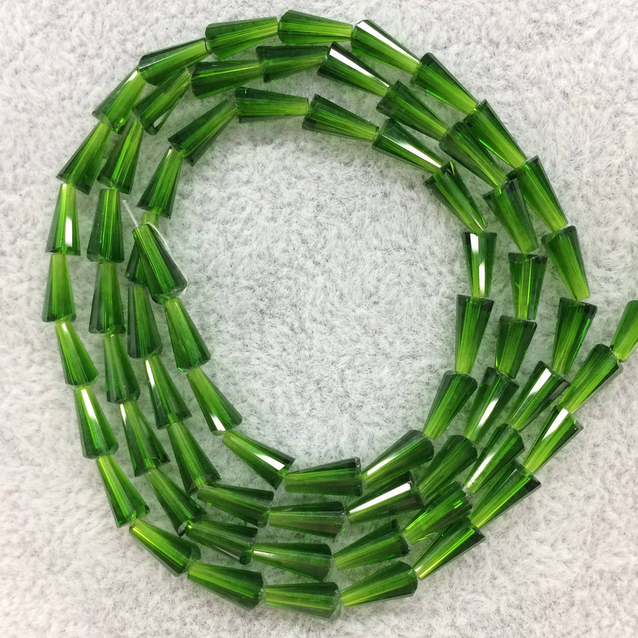 Бусины на нитке Стекло капля конус 4*8мм цвет зеленый (~72 бусины на нитке)
Бусины на нитке Стекло капля конус 4*8мм цвет зеленый (~72 бусины на нитке)