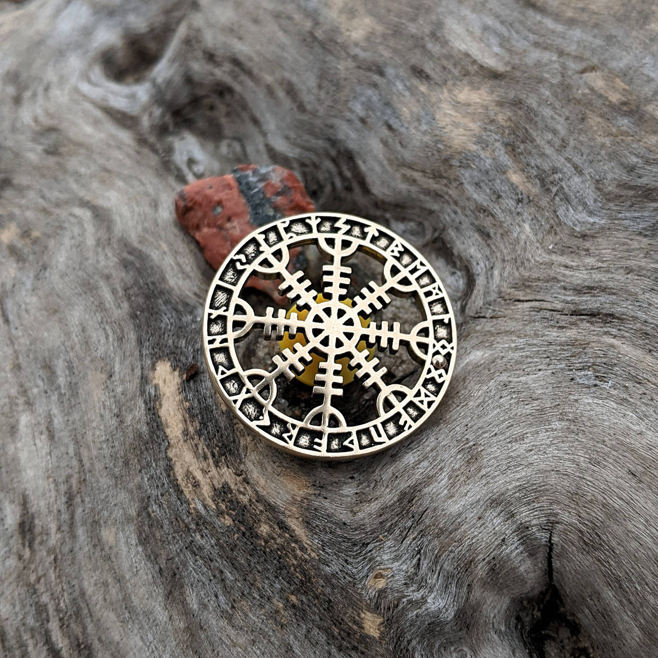 Бронзовый значок скандинавский оберег "Шлем Ужаса" с рунами Ручная робота
Бронзовый значок скандинавский оберег "Шлем Ужаса" с рунами Ручная робота