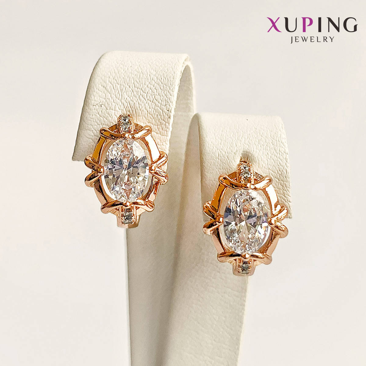 Серьги Xuping, размер 14х9 мм, белые фианиты (куб. цирконий), вес 3 г, позолота PO, ХР00948 (1)
Серьги Xuping, размер 14х9 мм, белые фианиты (куб. цирконий), вес 3 г, позолота PO, ХР00948 (1)