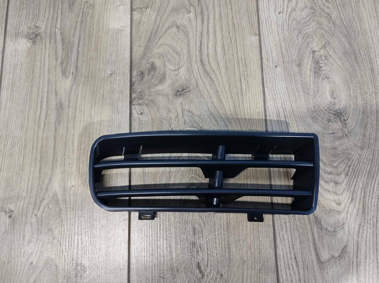 Решетка в бампер правая Volkswagen Golf IV 1997-2006 фольксваген гольф, Черный
Решетка в бампер правая Volkswagen Golf IV 1997-2006 фольксваген гольф, Черный