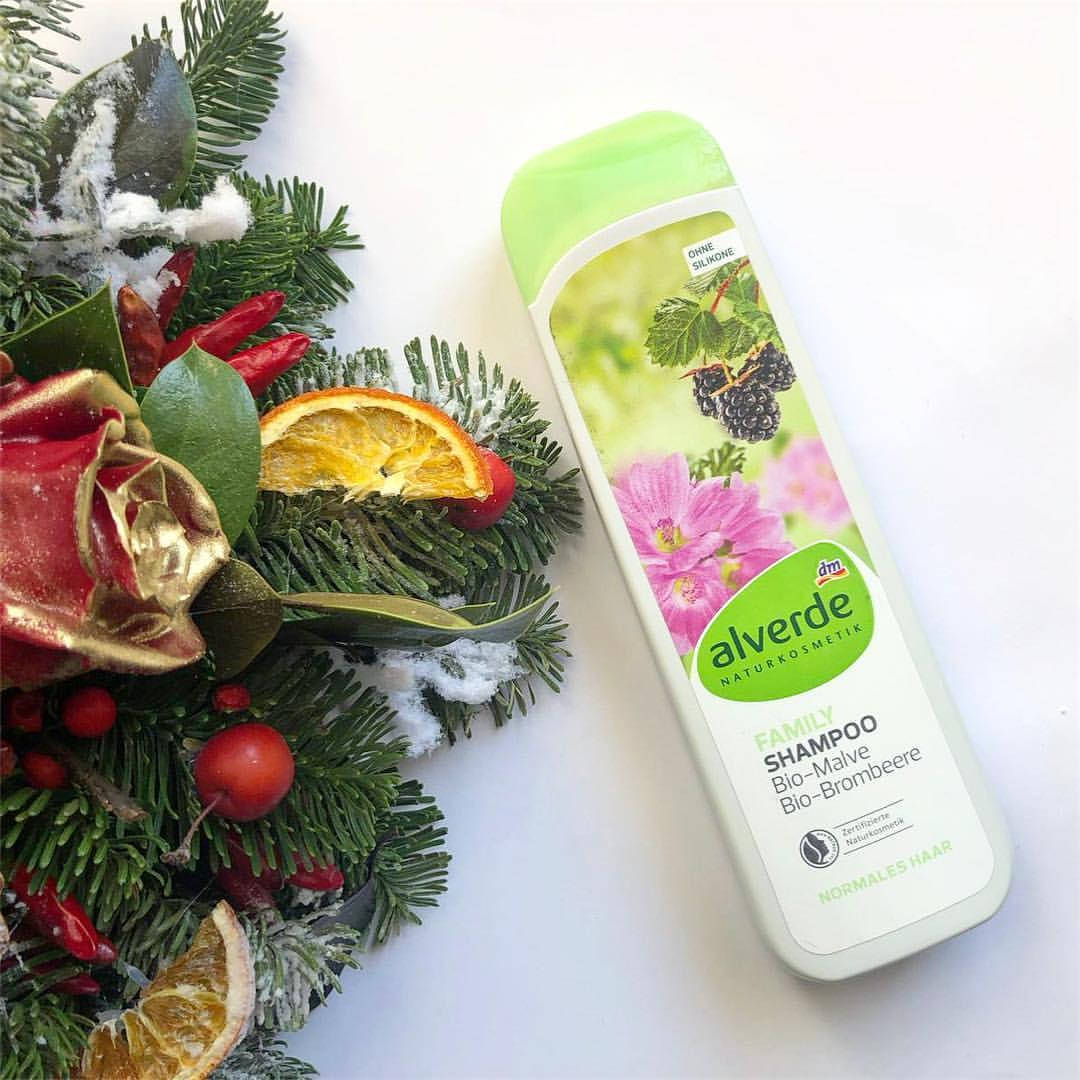 Alverde Shampoo Family семейный органический шампунь для всех видов волос с мальвой и ежевикой 300 мл
Alverde Shampoo Family семейный органический шампунь для всех видов волос с мальвой и ежевикой 300 мл