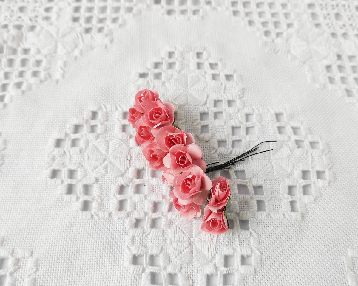 Мини розочки бумажные коралловые Ø 15 мм. 12 шт 
Мини розочки бумажные коралловые Ø 15 мм. 12 шт