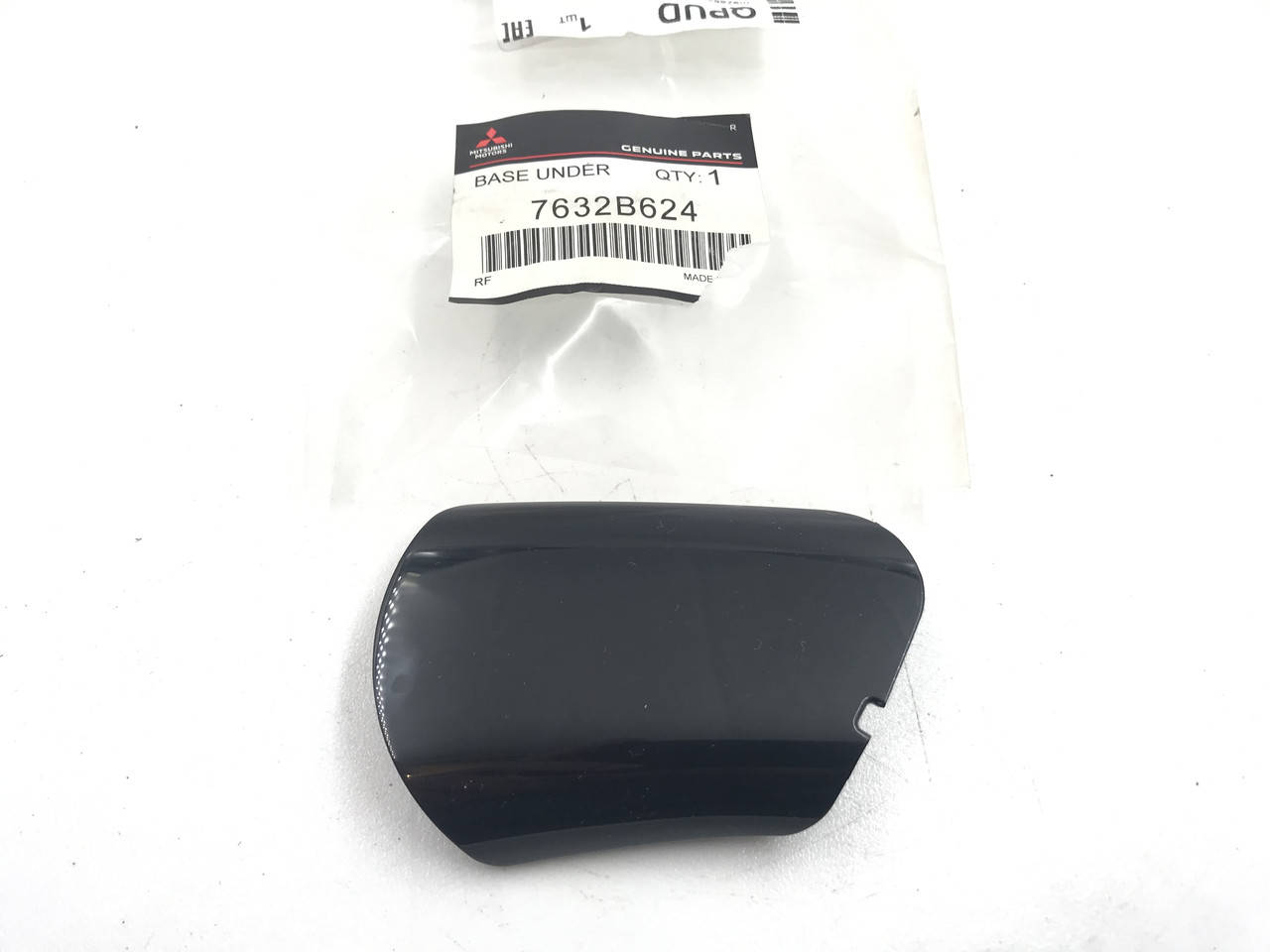 

Накладка зеркала правого 7632B624. MITSUBISHI