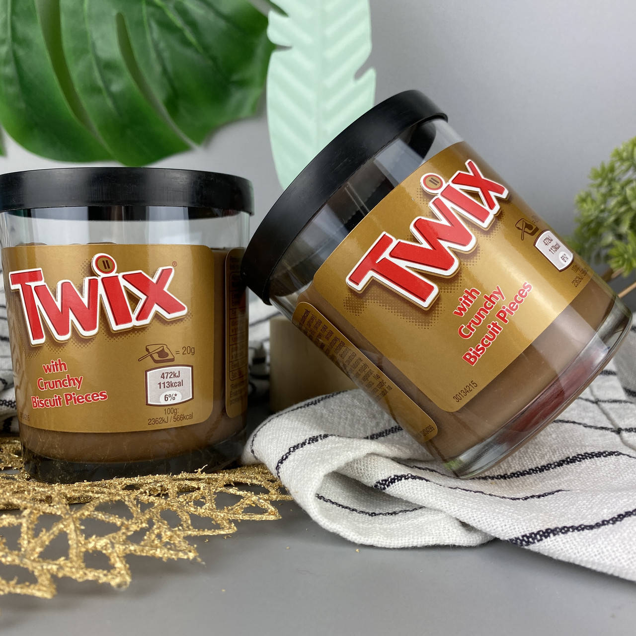 

Шоколадная паста с кусочками бисквитного печенья Твикс Twix 200 г