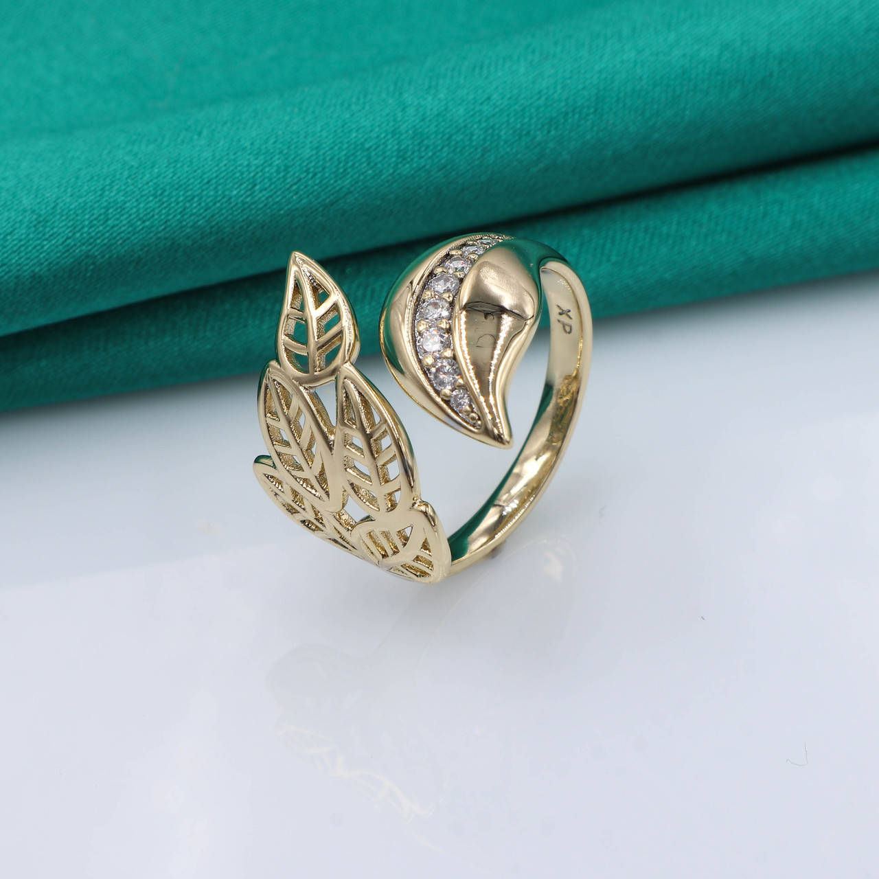 

Кольцо Ажурные Листики, вставка цирконий, р.16, р.18, медзолото Xuping,14К