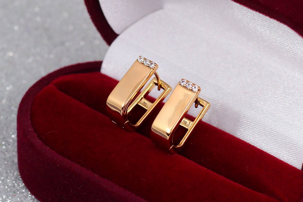 

Серьги Xuping Jewelry широкие гладкие в верху камешки 1.5 см золотистые