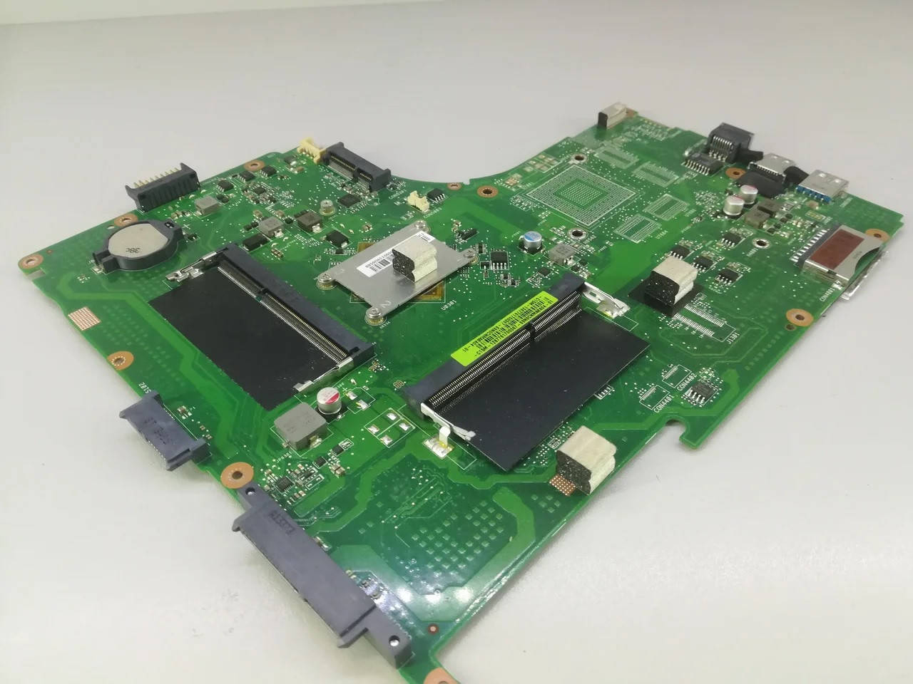 

Материнская плата Medion Akoya E6240T 69N0CNMANB01P-01 13N0-CNA0J020A ( N2930, UMA, 2xDDR3L ) бу