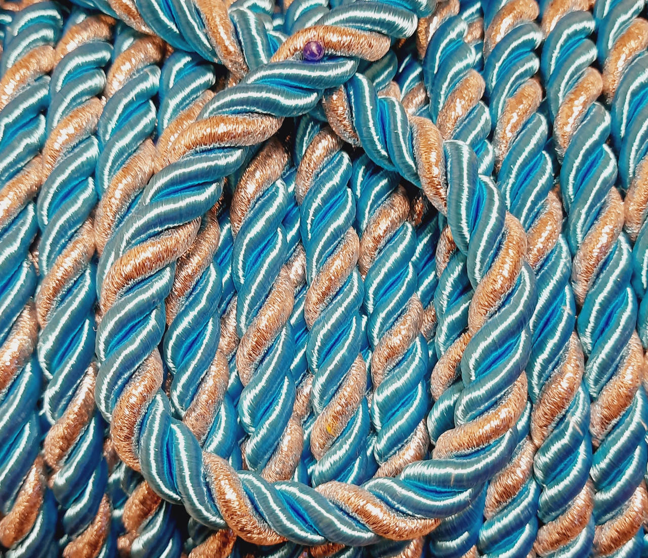 

Шнур декоративный васильковый с серебром 11мм под натяжной потолок, Голубой