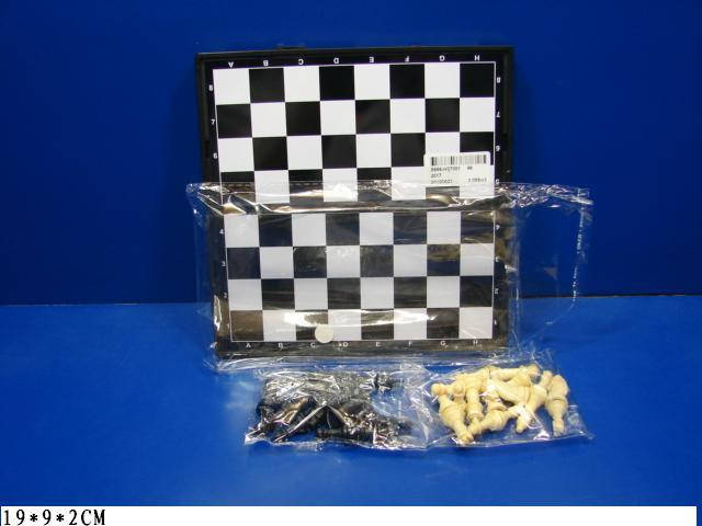 

Шахматы магнитные 2017 поле 18*18см, см. описание